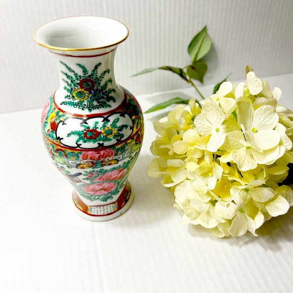 Vintage Antique Chinese Famille Rose Porcelain Small Vase